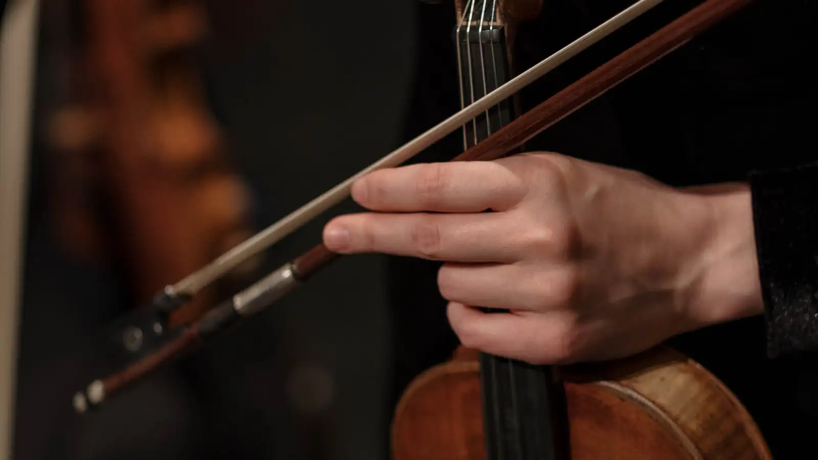 Are You Gripping the Violin Bow Too Tight?