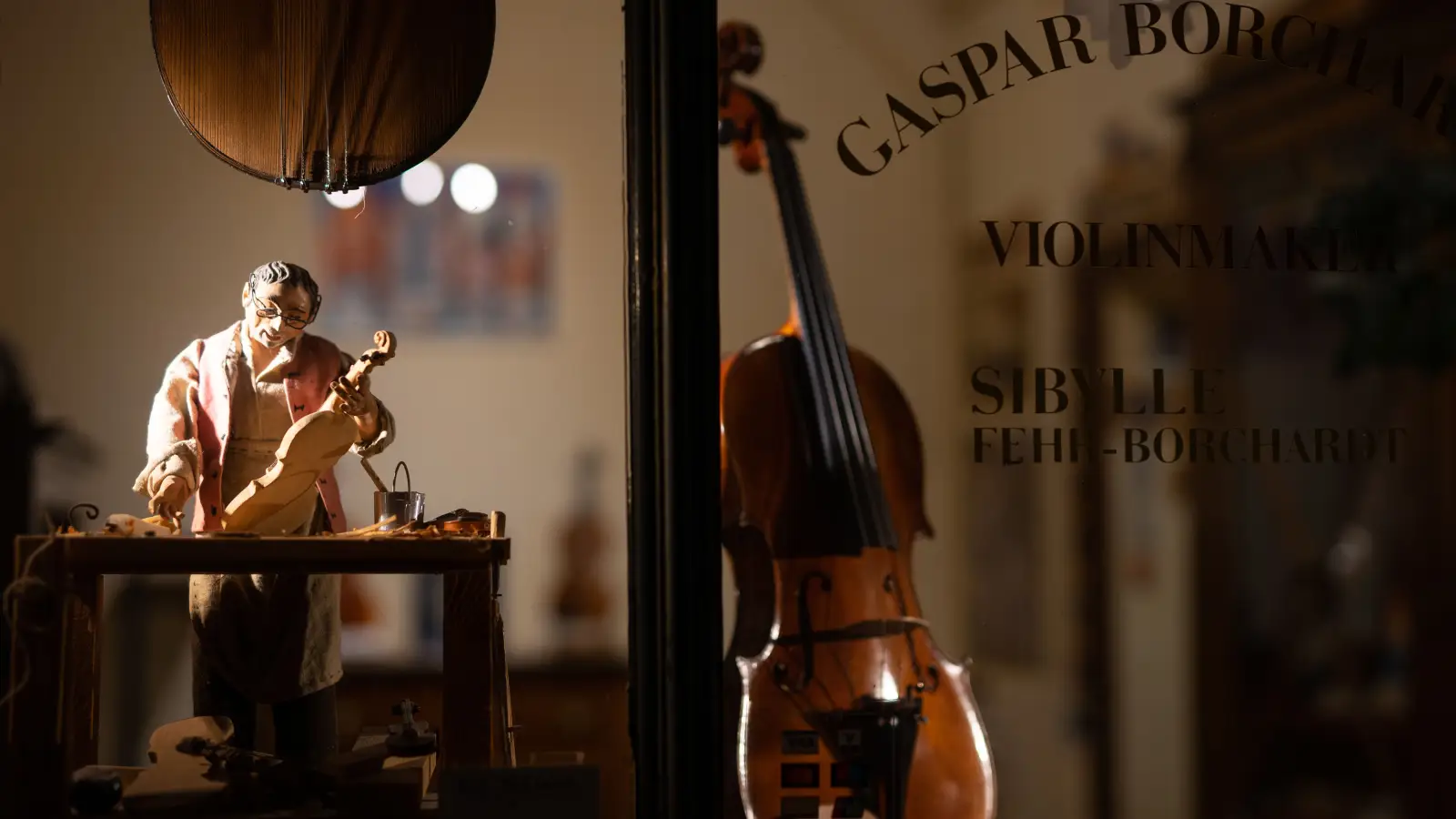 What Luthiers Check in F-Holes Before They Approve a Violin’s Sound
