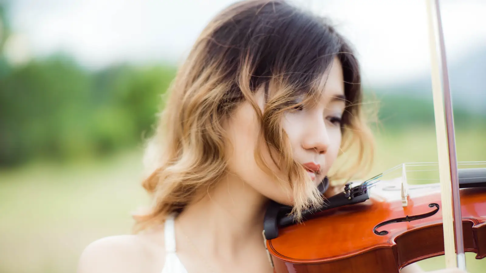 Why Beginners Should Question the Acoustic Violin Default
