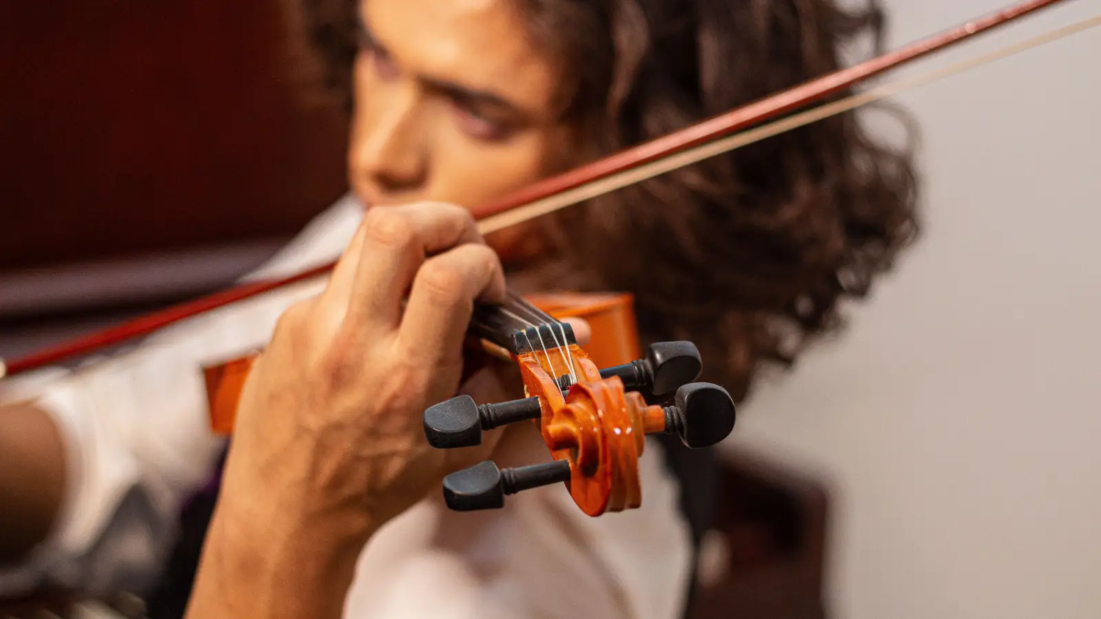 Why Most Beginner Violinists Change Their Chinrest Right Away